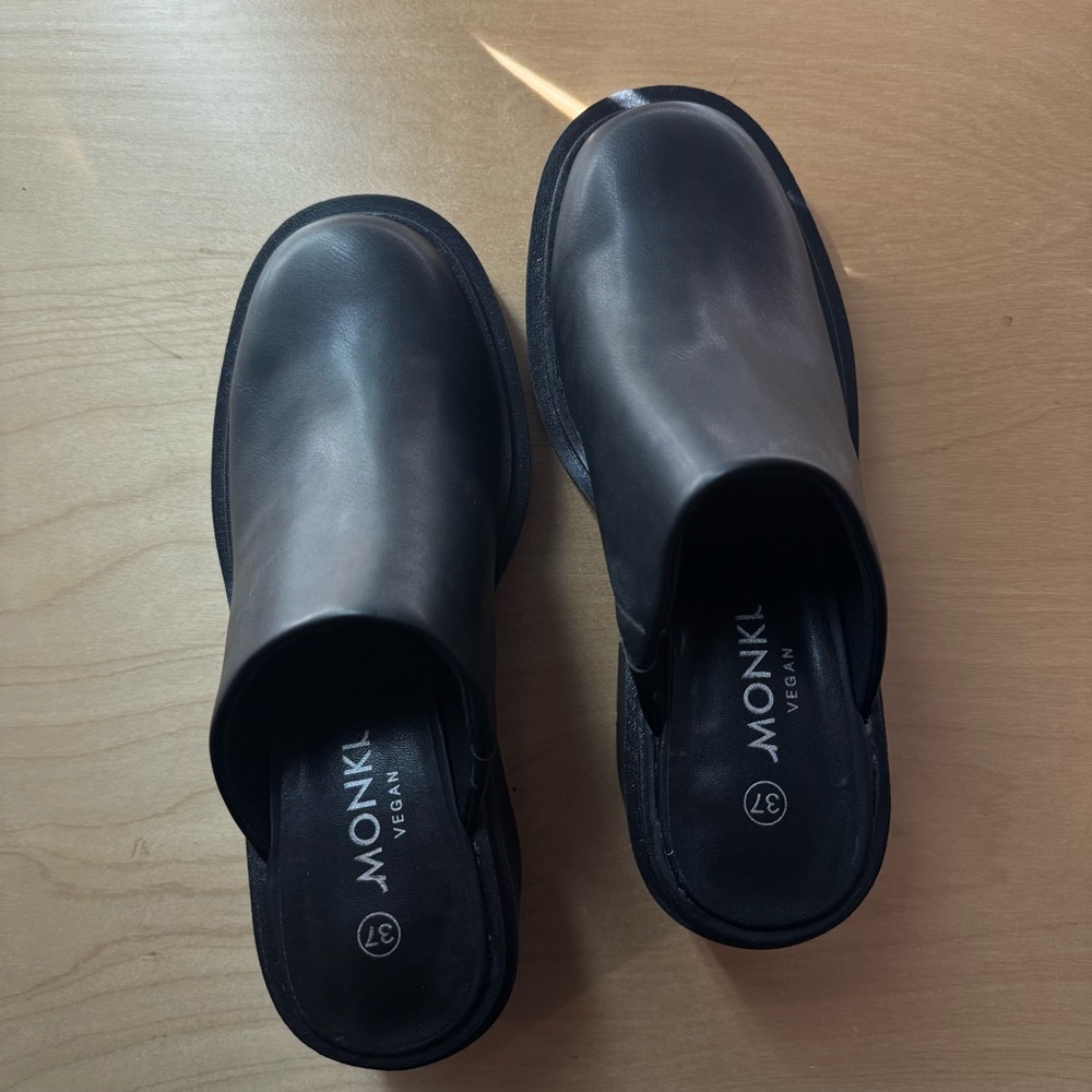 Monki Black Chunky Platform Mule Clogs - Picture 4 of 5